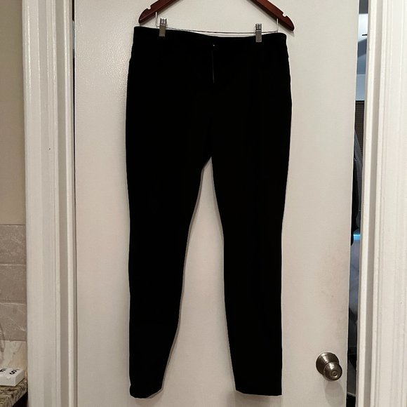 DKNY‎ Black Pants – New Without Tags – Size 12